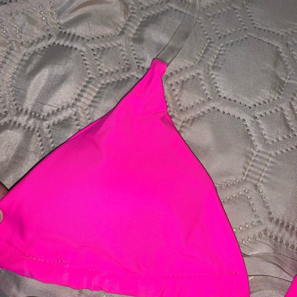 Hot Pink Bikini ! - Picture 2 of 4